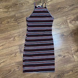 worn once for wedding,don’t like the way sits on me. black, blue, red, and white